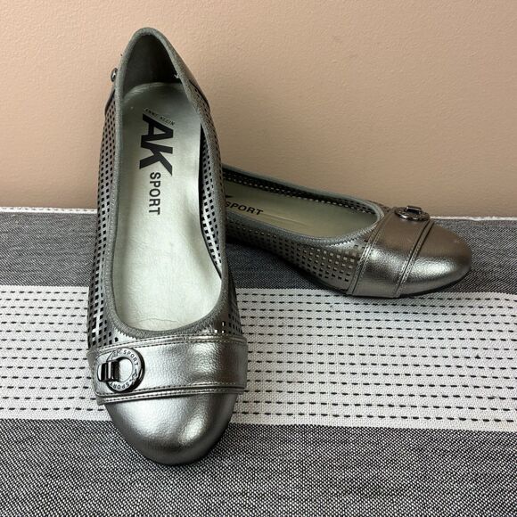 Ann Klein Sport Women’s Silver Ballet Flats Size 8.5 - Picture 3 of 8